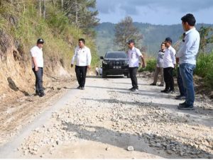 Bupati Humbahas Tinjau Pembangunan Jalan Pollung-Batu Mardingding. 