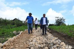 Bupati Humbahas Tinjau Dan pastikan Kwalitas Pembangunan Jalan di Pollung dan Batas Samosir.