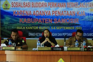 Bupati Samosir Buka Sosialisasi Budidaya Perikanan Berkelanjutan Karena Adanya Penataan KJA.