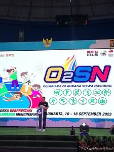 Dedy Yusuf Anggota DPR-RI membuka langsung Olimpiade Olahraga Siswa Nasional di GOR Laga Satria Tangkas