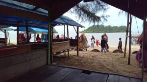 Wisata primadona pulau karou ikon penting objek wisata pantai barat