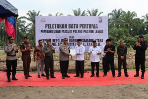 Peletakan batu pertama pembangunan mesjid polres padang lawas