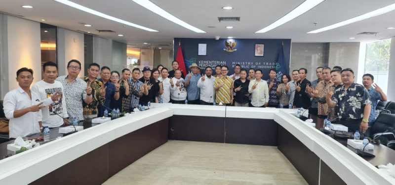 NEWS INTELIJEN PROJAMIN//GABUNGAN LSM/ORMAS ADAT MINAHASA DIUNDANG DIALOG OLEH TOKOH MASYARAKAT MINAHASA DIJAKARTA DR JERRY SAMBUAGA. 