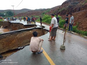 Jalan Hapesong Menuju Danau Siais Tapsel Putus total Roda Empat Tidak Bisa Lewat