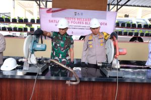 Kapolres Blitar Kota Bersama Forkopimda Musnahkan Knalpot Brong Hasil Razia 