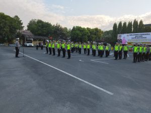 DALAM RANGKA MEMBERIKAN RASA AMAN BAGI PENGGUNA JALAN, UNIT TURJAWALI SAT LANTAS POLRES KEDIRI MELAKUKAN GATUR PAGI, SIANG, SORE DAN MALAM PADA JAM RAWAN.