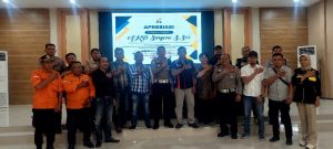 Sejumlah Media Online , LSM dan Stasiun Radio memberikan piagam penghargaan kepada Kasat Lantas Polres Kediri sebagai Mitra terbaik.