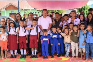 PT Bank Sumut Serahkan Bantuan Melalui Bupati Humbahas Kepada Peserta Didik Yang Terdampak Bencana Alam Di Desa Simangulampe.