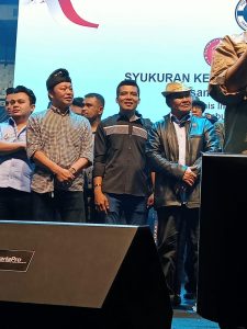 Waketum projamin daeng Azis didampingi stiven Kwok Menyantuni anak yatim-piatu di Acara Kemenangan Prabowo Gibran di GBK Yang secara resmi di.umum kan KPU