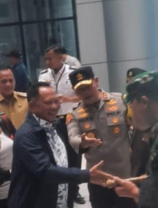 Danrem Tadulako Bersama Rombongan Forkopinda Sulteng Sambut Kedatangan Depdagri RI di Bandara Mutiara sisaljufri.