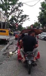 BAHU JALAN DEPAN TOKO TITA MENUAI MASAALAH