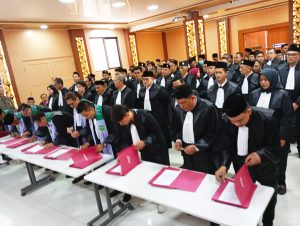 SIDANG TERBUKA PENGANGKATAN SUMPAH ADVOKAT PERADI PARB*