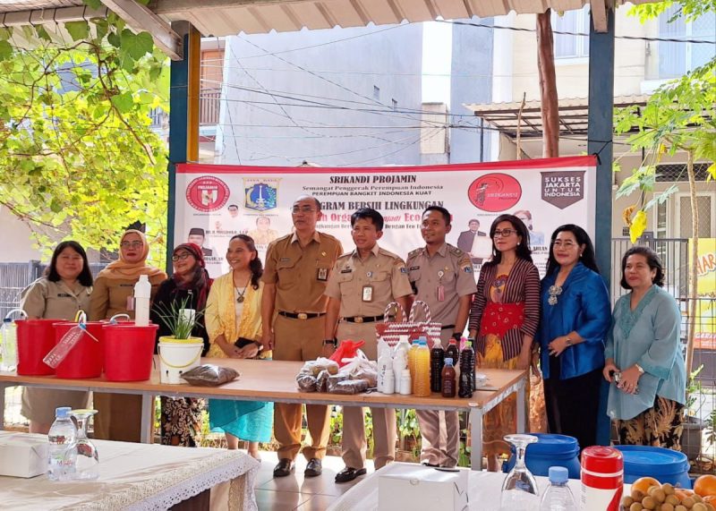 program pelatihan/ sosialisasi bersih lingkungan dengan sampah organik menjadi eco enZym