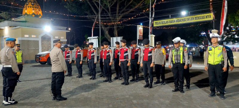 ANGGOTA SAT LANTAS POLRES KEDIRI LAKSANAKAN GIAT PENGAMANAN PERSIK BERSOLAWAT DI DEPAN KANTOR DISHUB KAB. KEDIRI*