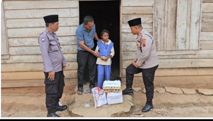 Kisah Pilu Juliati, masih belia Hidup Sebatang Kara Di pelosok Desa Di tinggal Kedua Orang tua,Di kunjungi Kapolsek barumun tengah