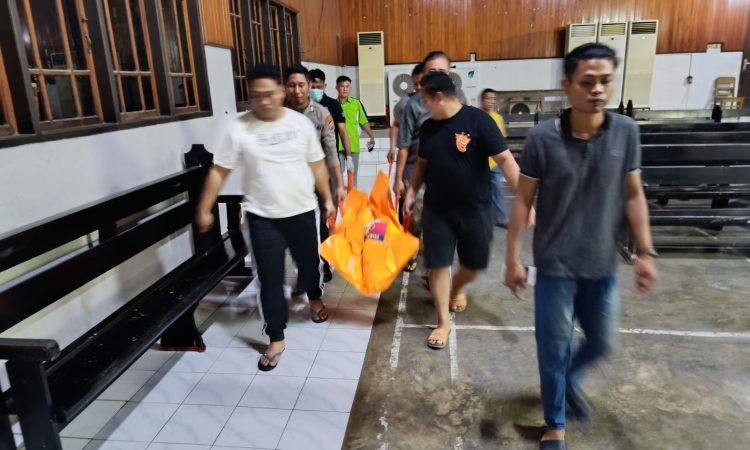 Polsek Wanea Bersama Tim inafiss Polresta Manado amankan TKP dan Olah TKP Gantung Diri di Kelurahan Tanjung Batu 