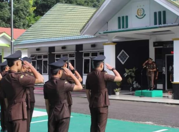 Kejaksaan Negeri Pagaralam Melaksanakan Kegiatan Upacara Hari Pahlawan 