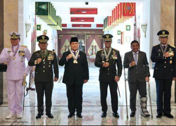 PROF. KH. SUTAN NASOMAL, MENGHIMBAU PRESIDEN RI AGAR TNI POLRI JUGA MENDAPATKAN RUMAH GRATIS