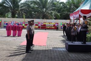 Kapolres Palas Pimpin Upacara Korps Raport Kenaikan Pangkat 20 Personel