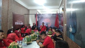 H.ridwan Andi wittri ,SH.ketua DPD PDIP Sulsel meresmikan kantor DPD partai PDIP kabupaten.takalar dengan membaca bismillah.di dampingi oleh anggota dewan Sulsel.