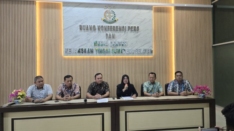PENYERAHAN TERSANGKA DAN BARANG BUKTI (TAHAP II) PERKARA DUGAAN TINDAK PIDANA KORUPSI PADA SEKTOR SUMBER DAYA ALAM KHUSUSNYA PERKEBUNAN SAWIT