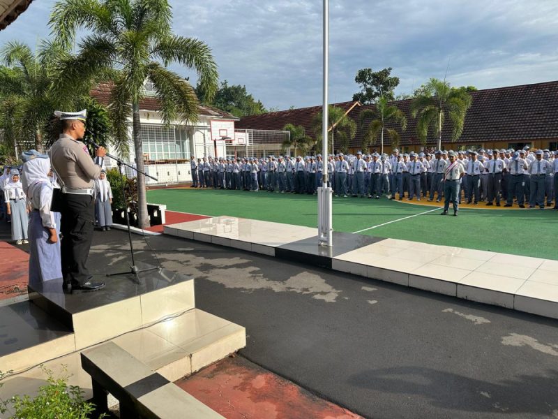 Polres Purwakarta Edukasi Pelajar SMAN 1 Cibatu Soal Lalulintas