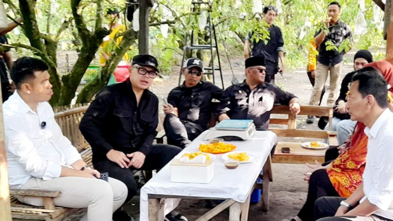 Wamendagri Arya Bima Dorong Profesionalisasi Agrowisata Blimbing Karangsari Kota Blitar
