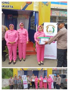 Ketua Ranting Bhayangkari Polsek Bojong Berikan Tali Asih Kepada Petugas Pos Pam Wisata Taman Batu Mudik Lebaran