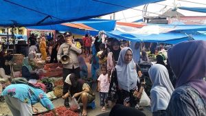Rawan terjadi copet mendekati lebaran,polsek barteng patroli keliling pasar serta menghimbau agar tetap waspada