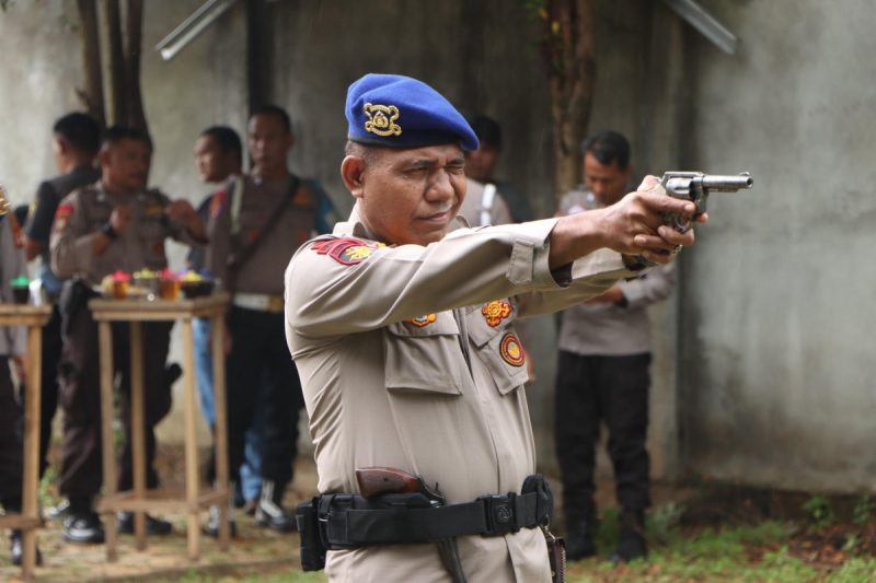 Ujian Menembak Polres Banyuasin: Kompol Hasanuddin Pimpin Langsung, “Jangan Sampai Langgar Aturan, Pakai Peluru Tajam!”