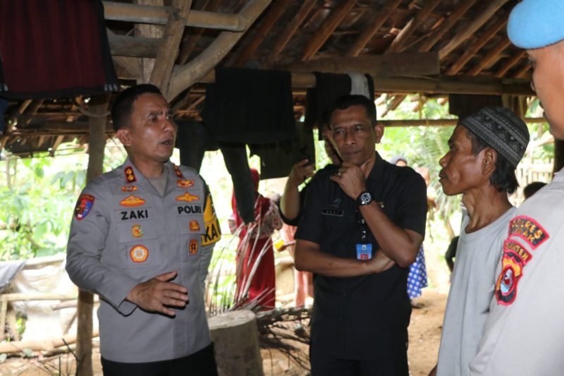 Bakti Sosial Kapolres Lebak Polda Banten di Kp.Sadang Ds.Sukadaya Kec.Cikulur Kab.Lebak