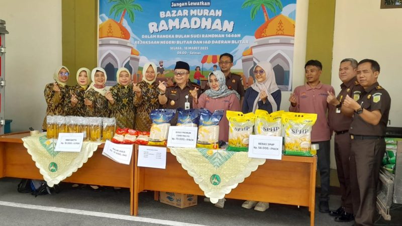 Kejari Blitar Gelar Bazar Murah Sembako, Ringankan Beban Warga di Bulan Ramadhan