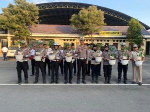 Kado Ultah Tanaman Buah Alpukat Untuk Anggota. Kasat Lantas Polres Kediri sebagai simbul pertumbuhan, kehidupan, dan  Silaturahmi*
