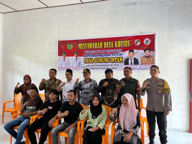 Bhabinkamtibmas polsek barumun hadiri acara musdes pembentukan koperasi merah putih desa gunung intan