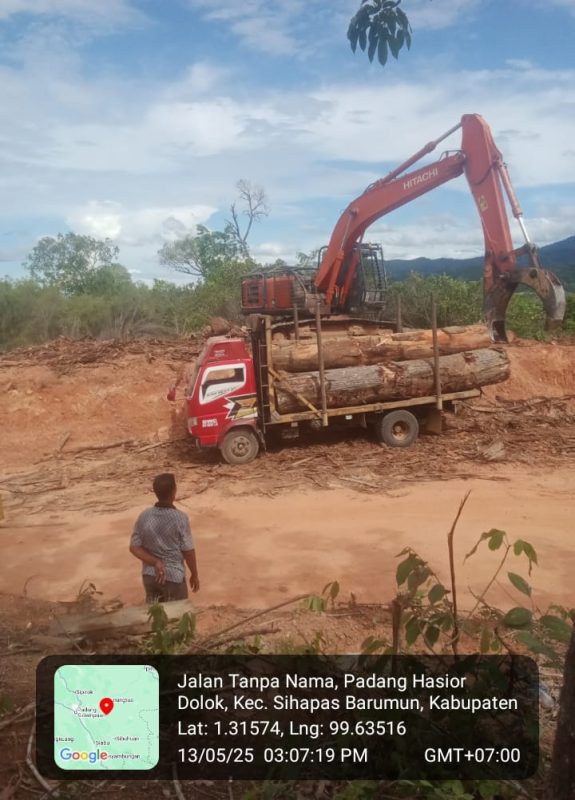 Penebangan kayu di hutan mengkhawatirkan masyarakat terjadi longsor dan banjir
