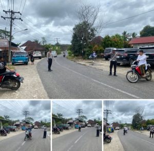 Kaposlantas polsek barteng laksanakan Pam padat siang di depan mesjid Ar- Rahim desa binanga